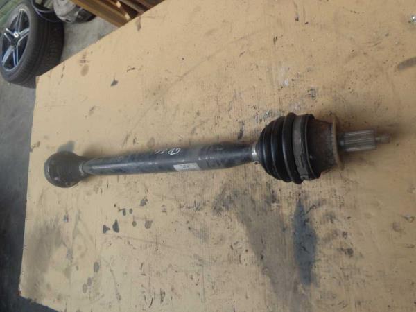 ARBRE DE TRANSMISSION AVANT GAUCHE VAG - Vue 1